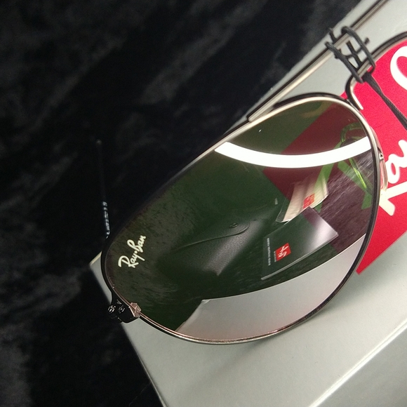 NEW!!!Ray-Ban Aviator Sun Glasses - Picture 4 of 9
